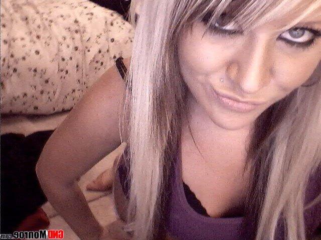 15P Pictures of teen GND Monroe putting on a hot cam show