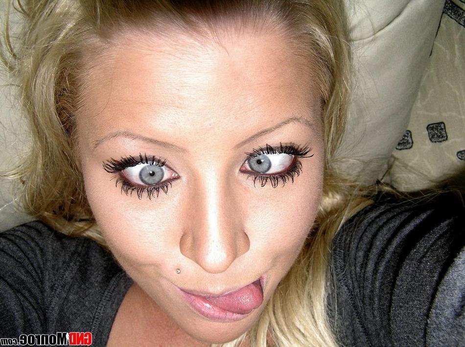 16P Pictures of teen babe GND Monroe taking hot pics of herself