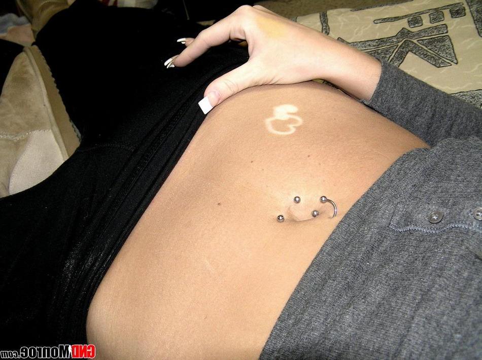 16P Pictures of teen babe GND Monroe taking hot pics of herself
