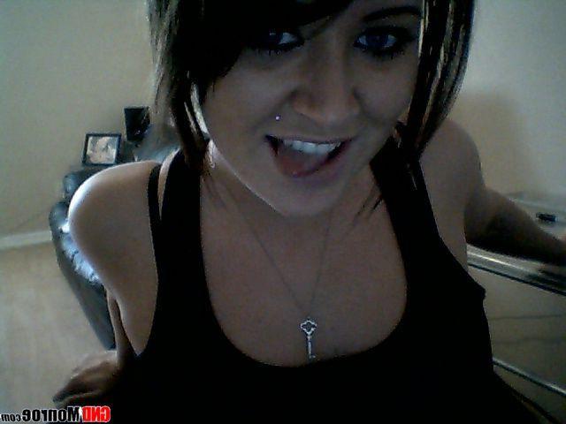 15P Pictures of GND Monroe shaking her ass on cam