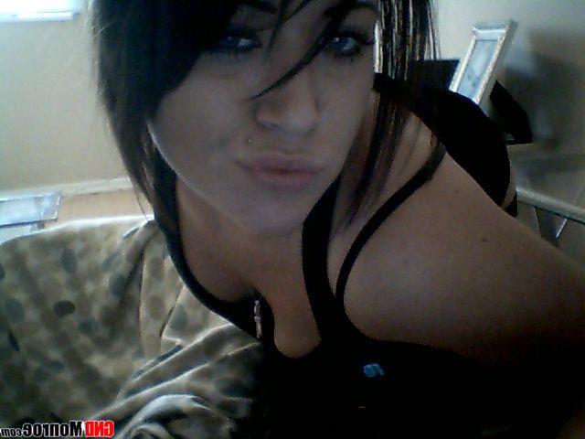 15P Pictures of GND Monroe shaking her ass on cam