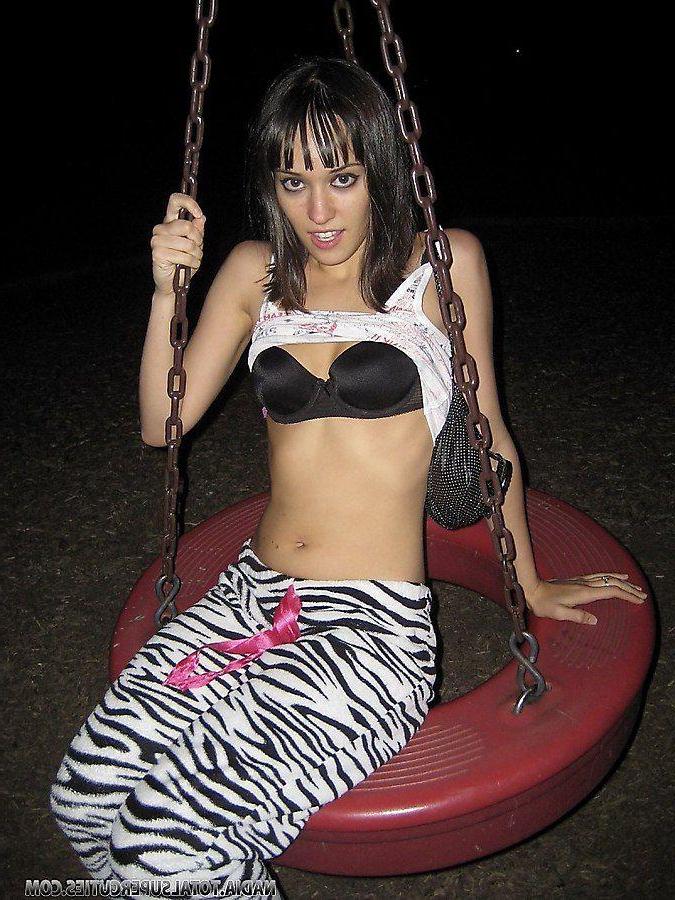 20P Pictures of Nadia showing off her hot round ass