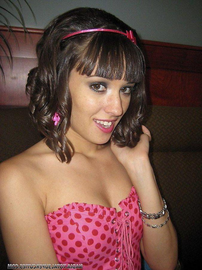 19P Pictures of Nadia showing how hot she is