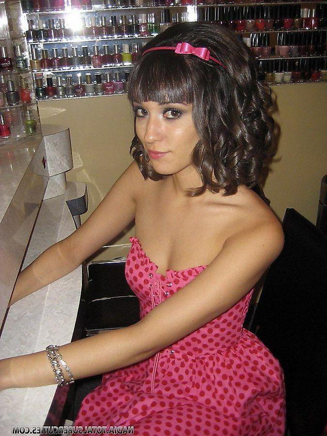 19P Pictures of Nadia showing how hot she is