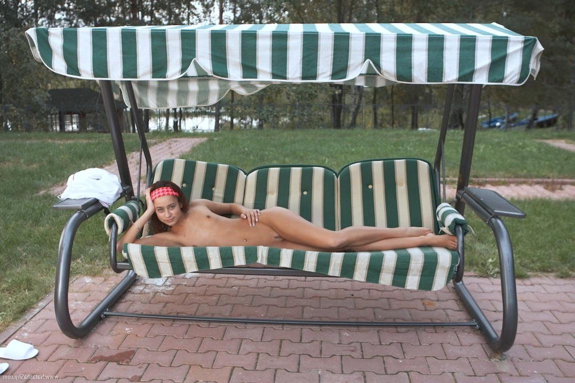 15P Pictures of Natasha Shy all naked for you in the back yard