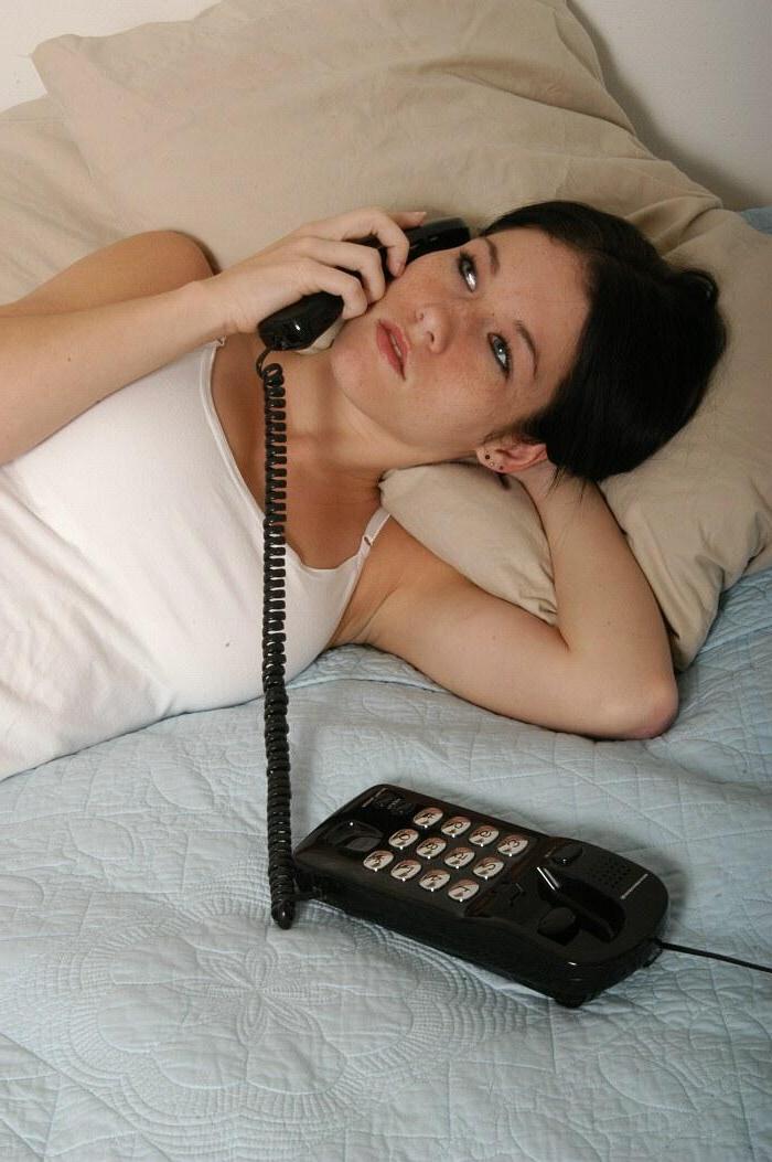 16P Pictures of Naughty Nati having some hot phone sex