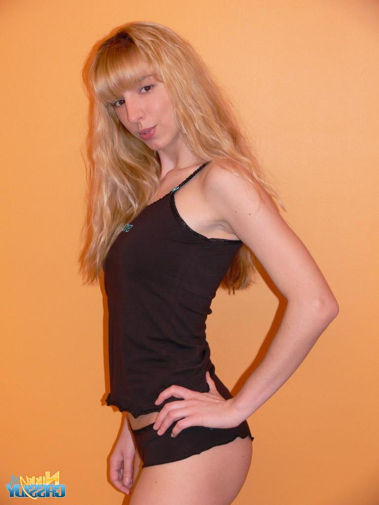 20P Pictures of teen babe Nikky Cassidy spreading her legs for you