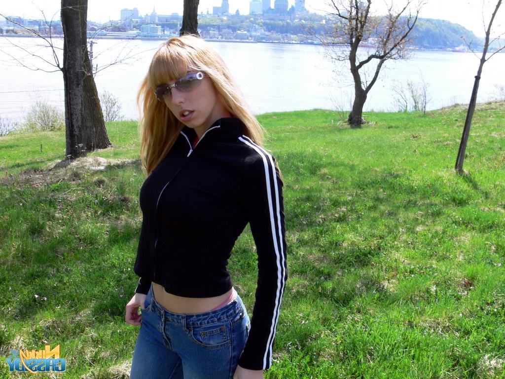 20P Pictures of Nikky Cassidy teasing in a bikini top