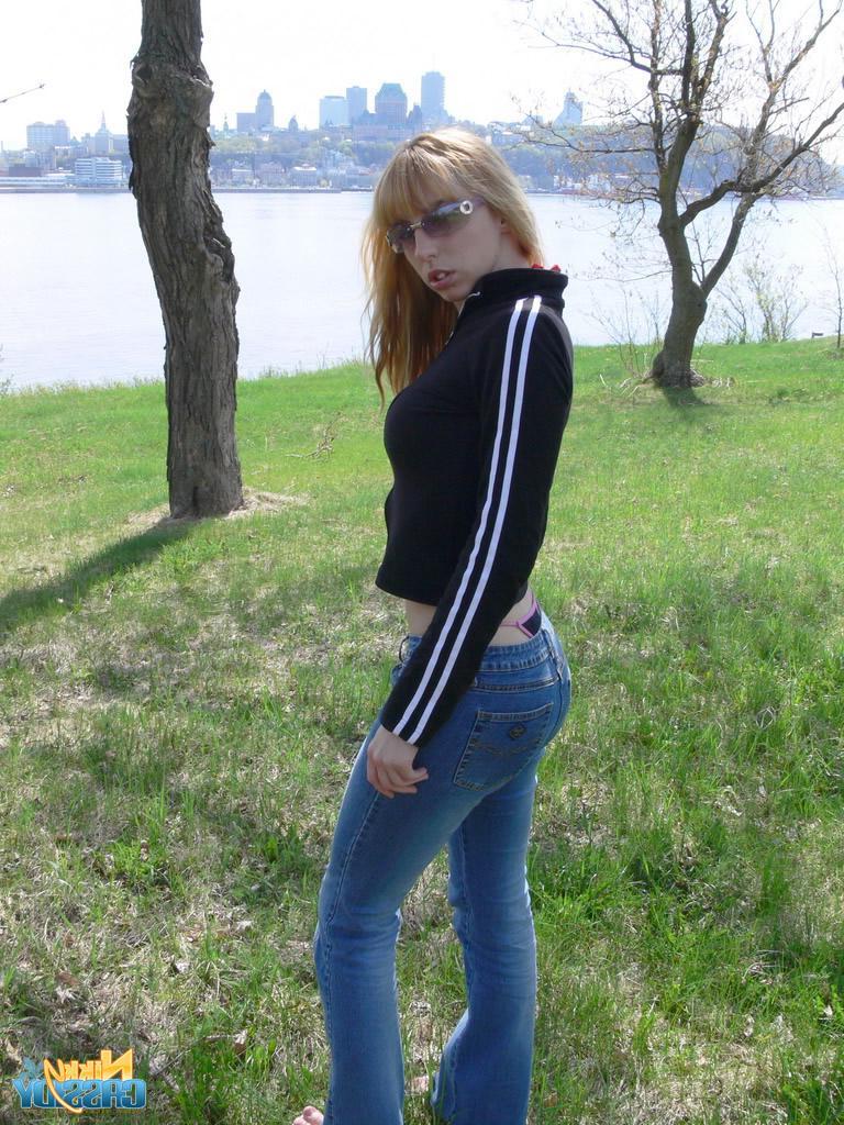 20P Pictures of Nikky Cassidy teasing in a bikini top
