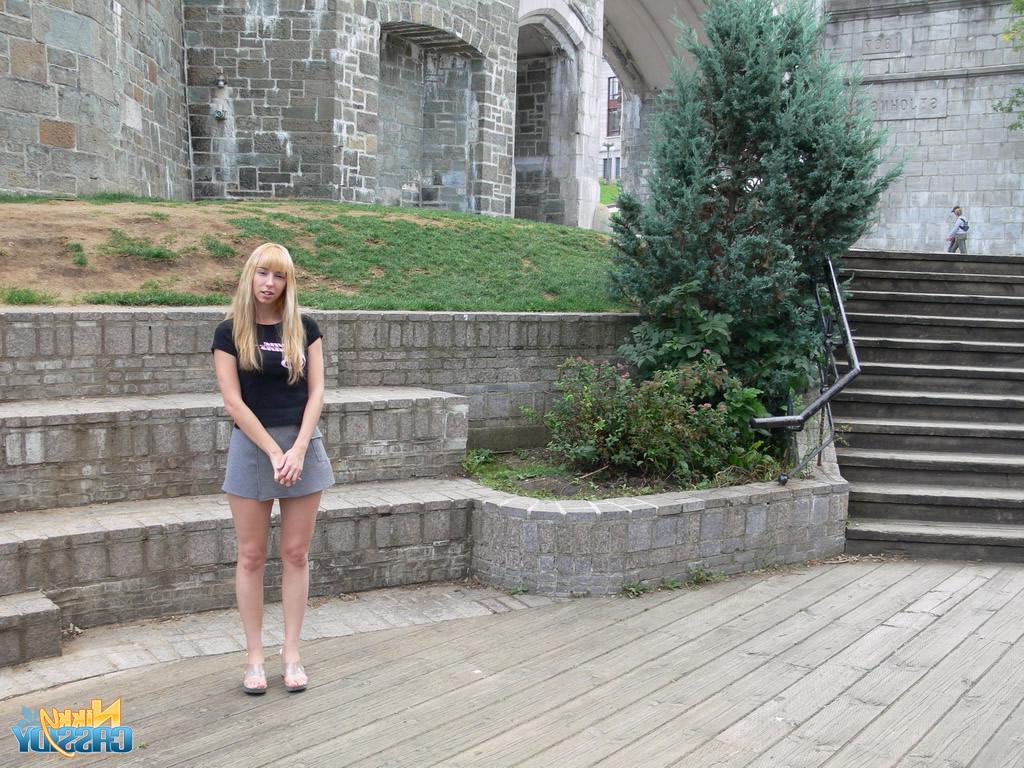 20P Pictures of teen girl Nikky Cassidy flashing you outside