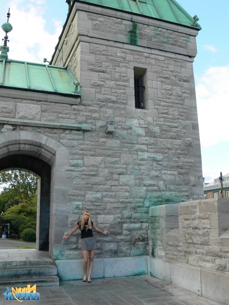 20P Pictures of teen girl Nikky Cassidy flashing you outside