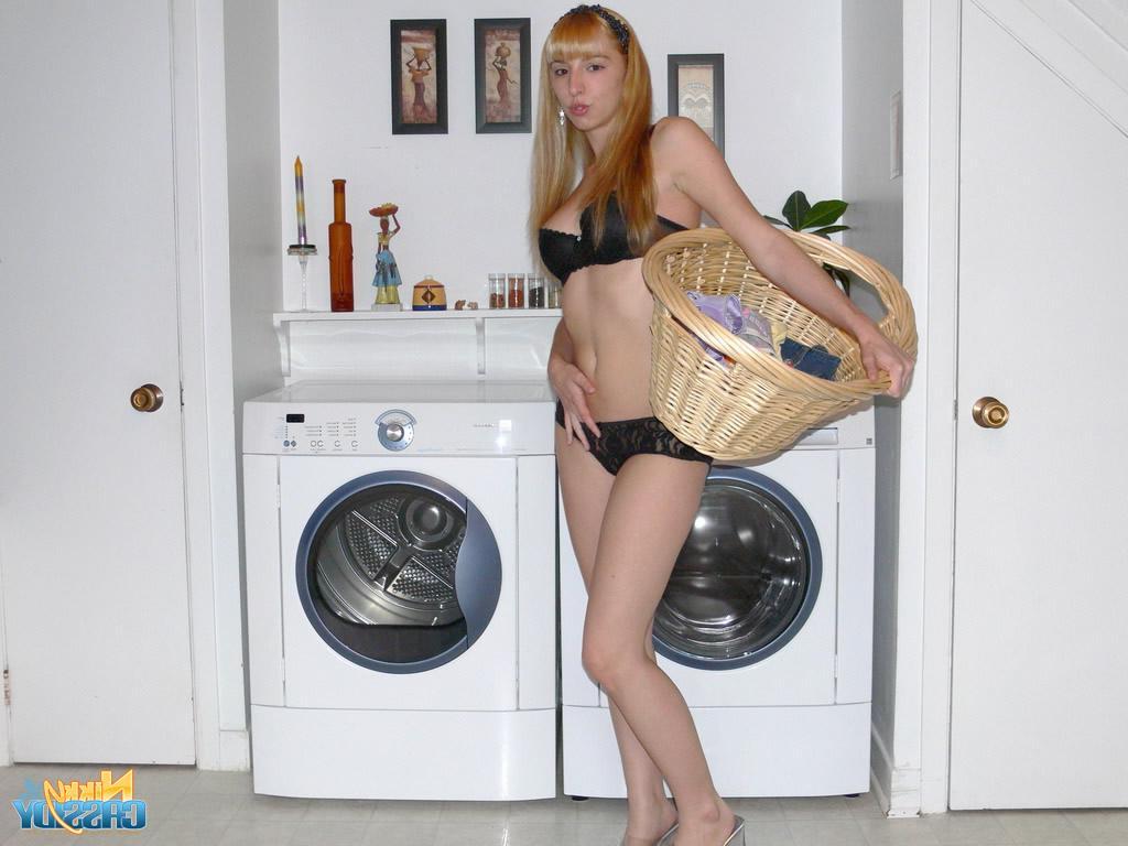 20P Pictures of teen Nikky Cassidy masturbating on laundry day