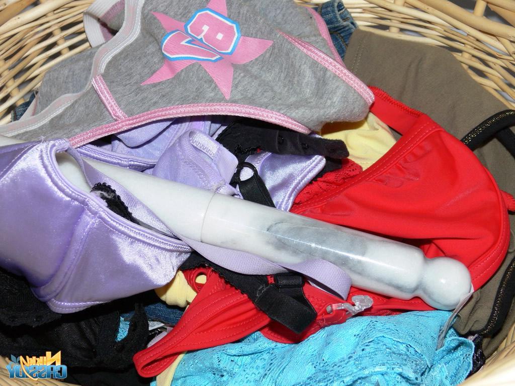 20P Pictures of Nikky Cassidy getting horny on laundry day
