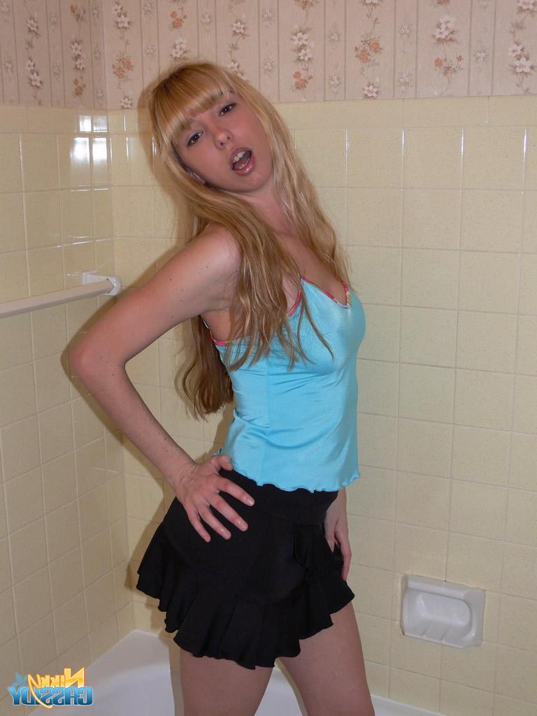 18P Pictures of Nikky Cassidy getting her pussy all wet for your cock