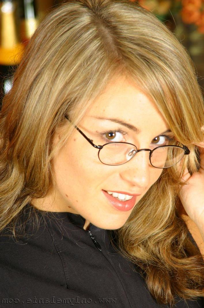 20P Pictures of teen chick Only Melanie waiting for you in the study