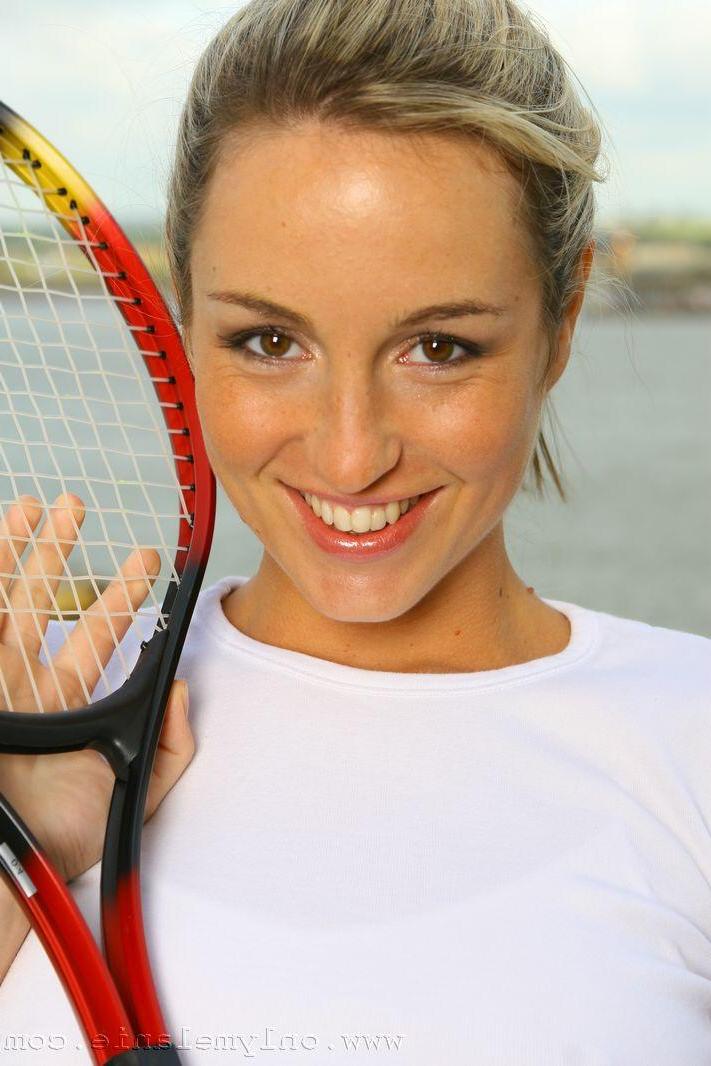 20P Pictures of teen girl Only Melanie playing a hot game of tennis