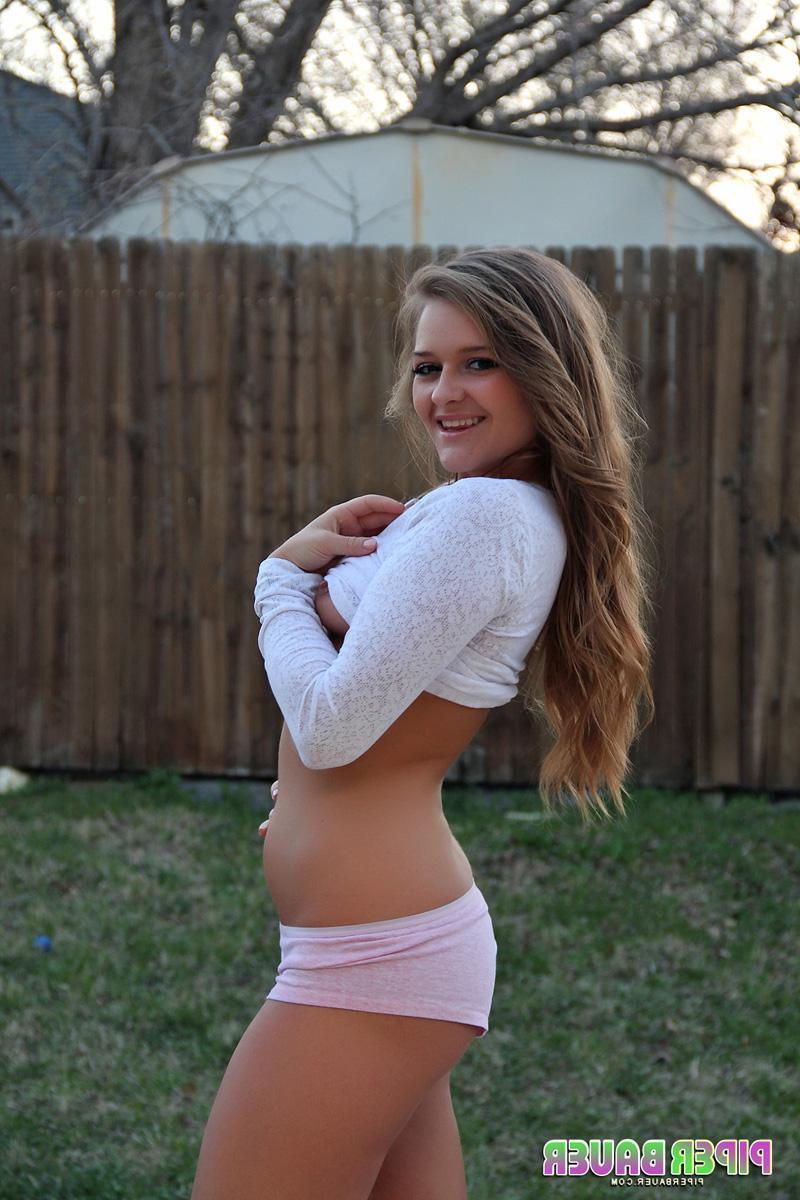 15P Pictures of hot teen Piper outdoors in short shorts