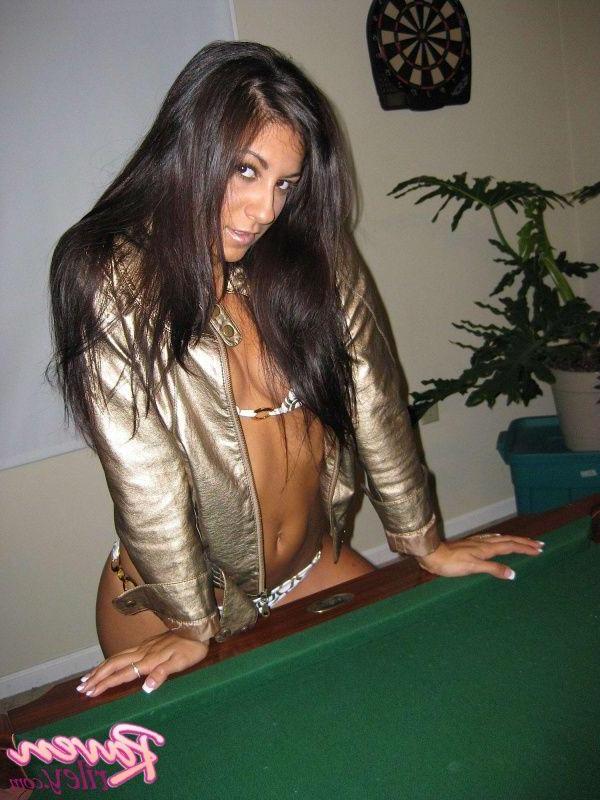 20P Pictures of teen girl Raven Riley playing a hot game of pool