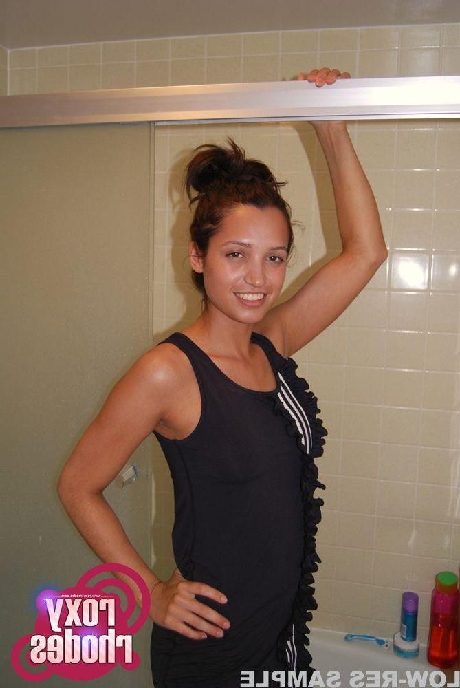 15P Pictures of Roxy Rhodes getting all hot and wet for you