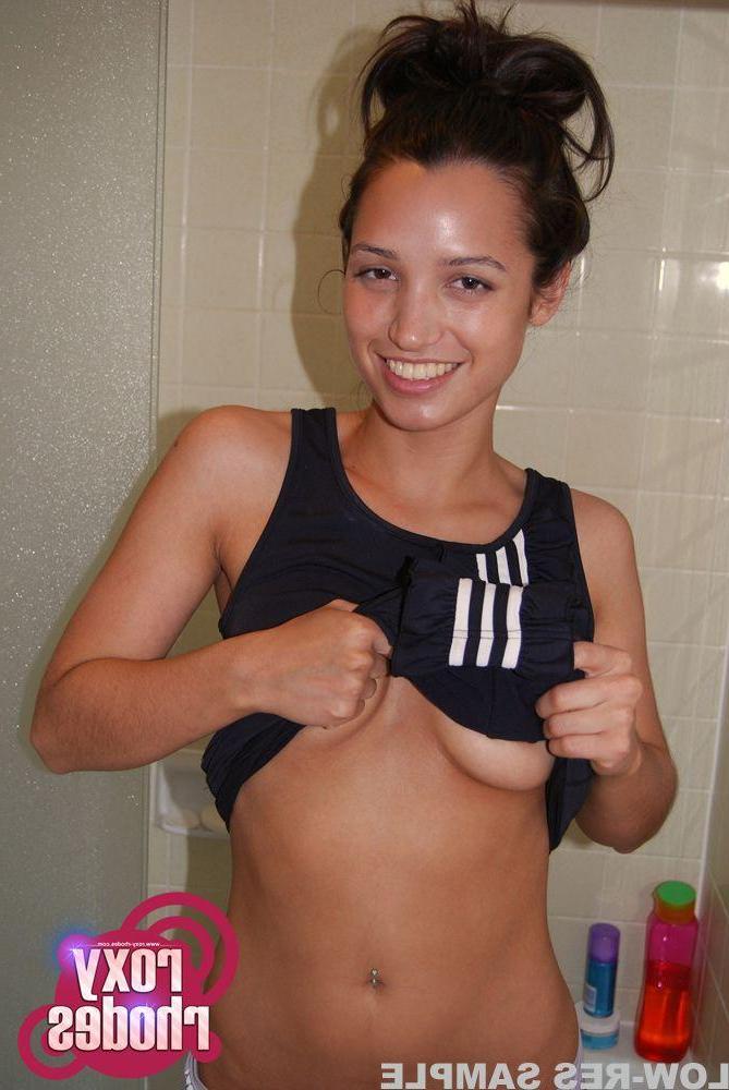 15P Pictures of Roxy Rhodes getting all hot and wet for you