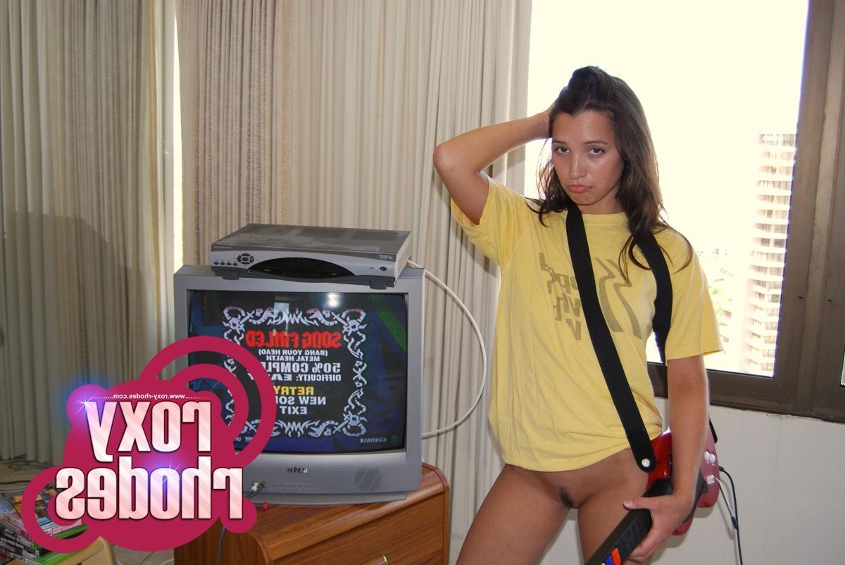 15P Pictures of teen girl Roxy Rhodes playing a sexy game of guitar hero
