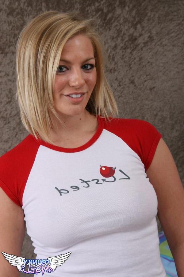 20P Pictures of a hot blonde teen spreading in bed