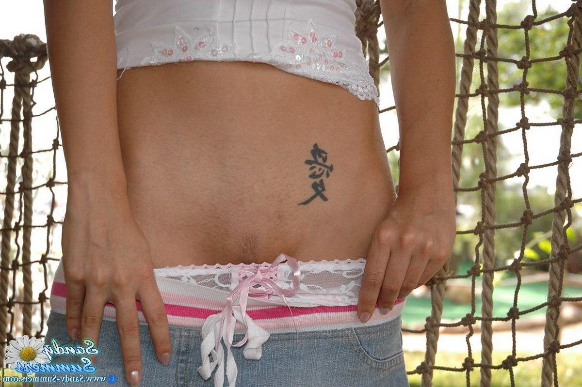 20P Pictures of teen Sandy Summers playing one sexy game of mini golf