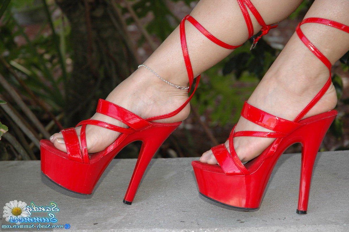 20P Pictures of Sandy Summers getting hot and horny for you in Canada