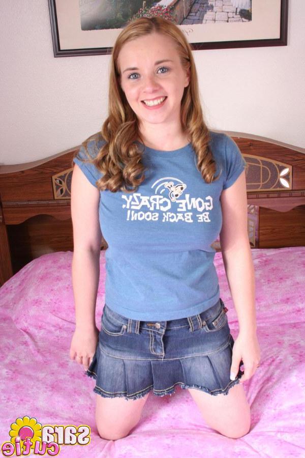 15P Pictures of Sara Cutie in a short skirt