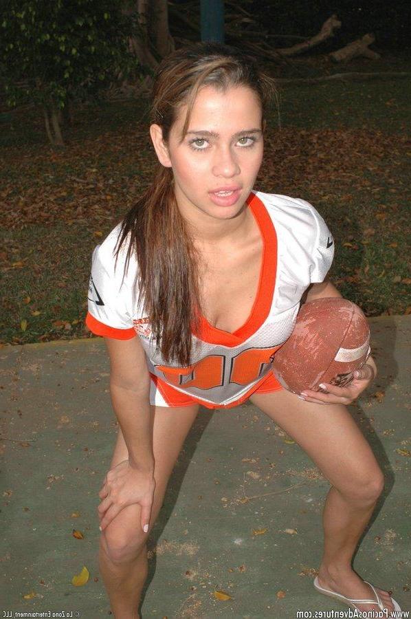 15P Pictures of teen girl Sara masturbating after a game