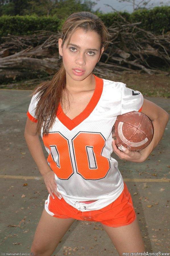 15P Pictures of teen girl Sara masturbating after a game