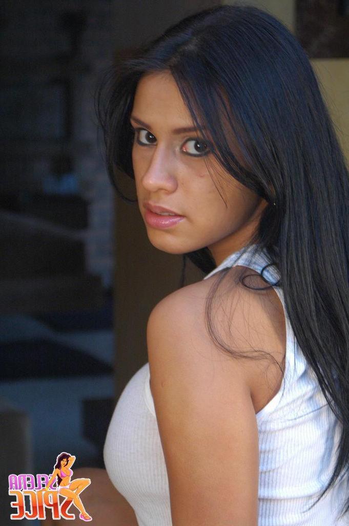 20P Selena Spice exposes her huge rack