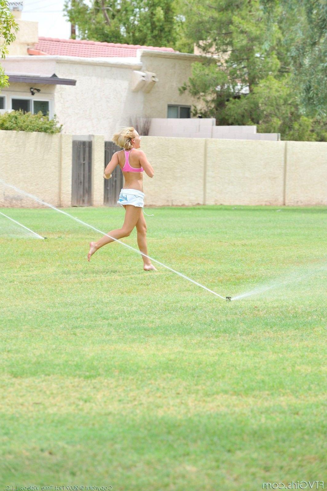 20P Pictures of a hot tennis teen getting horny