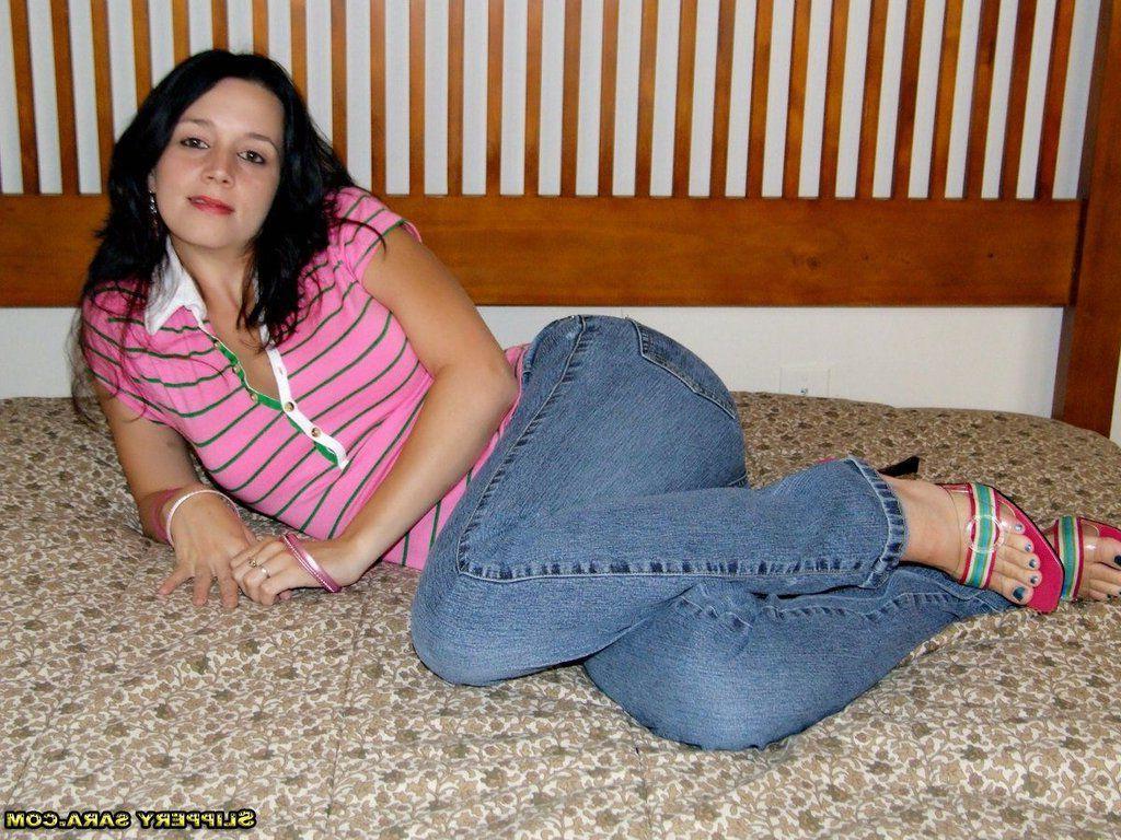 15P Pictures of Slippery Sara hot and horny for you on the floor