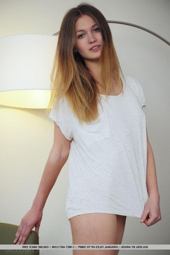 18P Sovleig strips completely naked to show you her incredible body