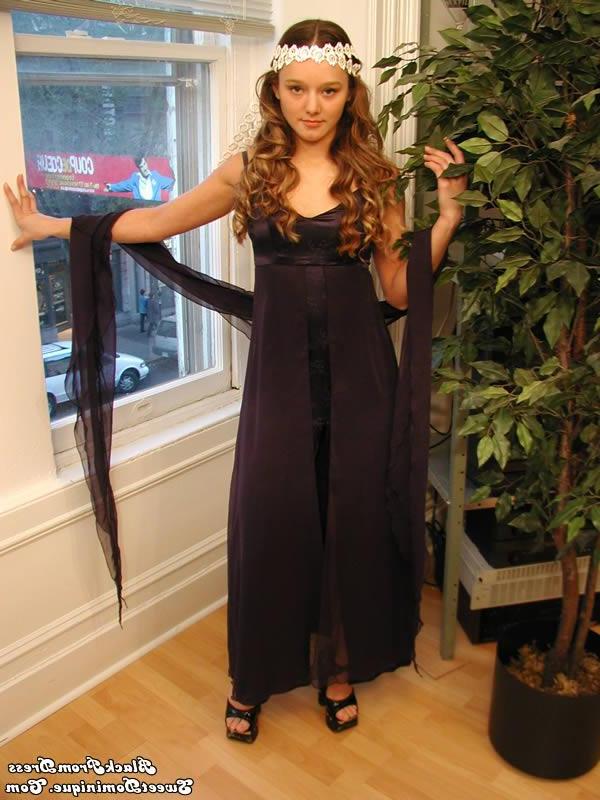 15P Pictures of teen babe Sweet Dominique looking cute for the camera