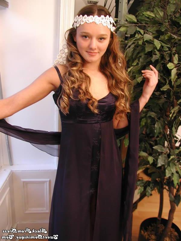 15P Pictures of teen babe Sweet Dominique looking cute for the camera