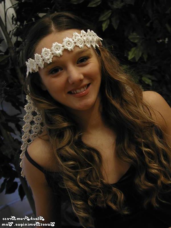 15P Pictures of teen babe Sweet Dominique looking cute for the camera