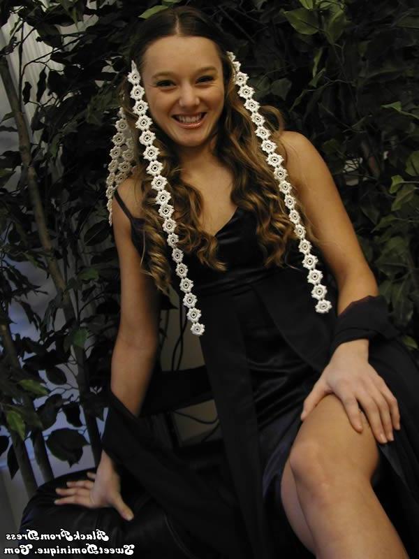 15P Pictures of teen babe Sweet Dominique looking cute for the camera