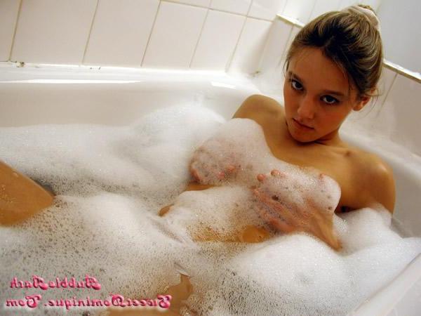 15P Pictures of Sweet Dominique getting all wet