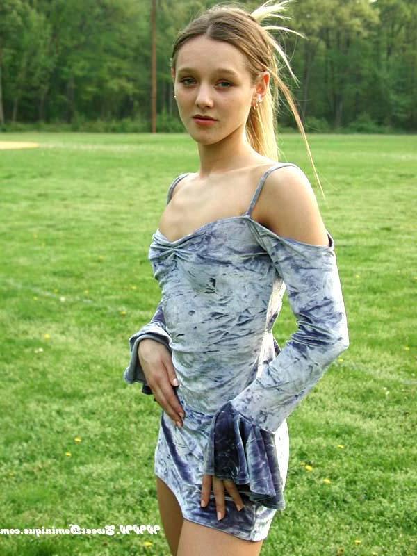 15P Pictures of Sweet Dominique teasing in a park