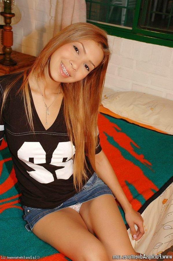 15P Pictures of Tania looking hot in her skirt while she sucks some cock and fucks