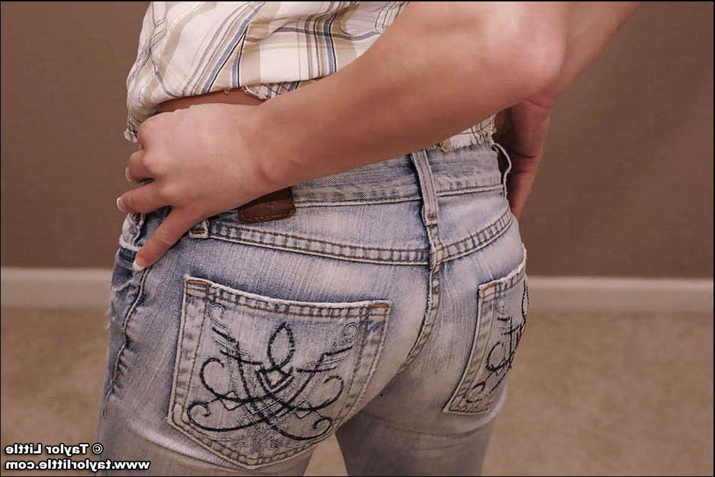 20P Pics of teen amateur Taylor Little showing how hot she is