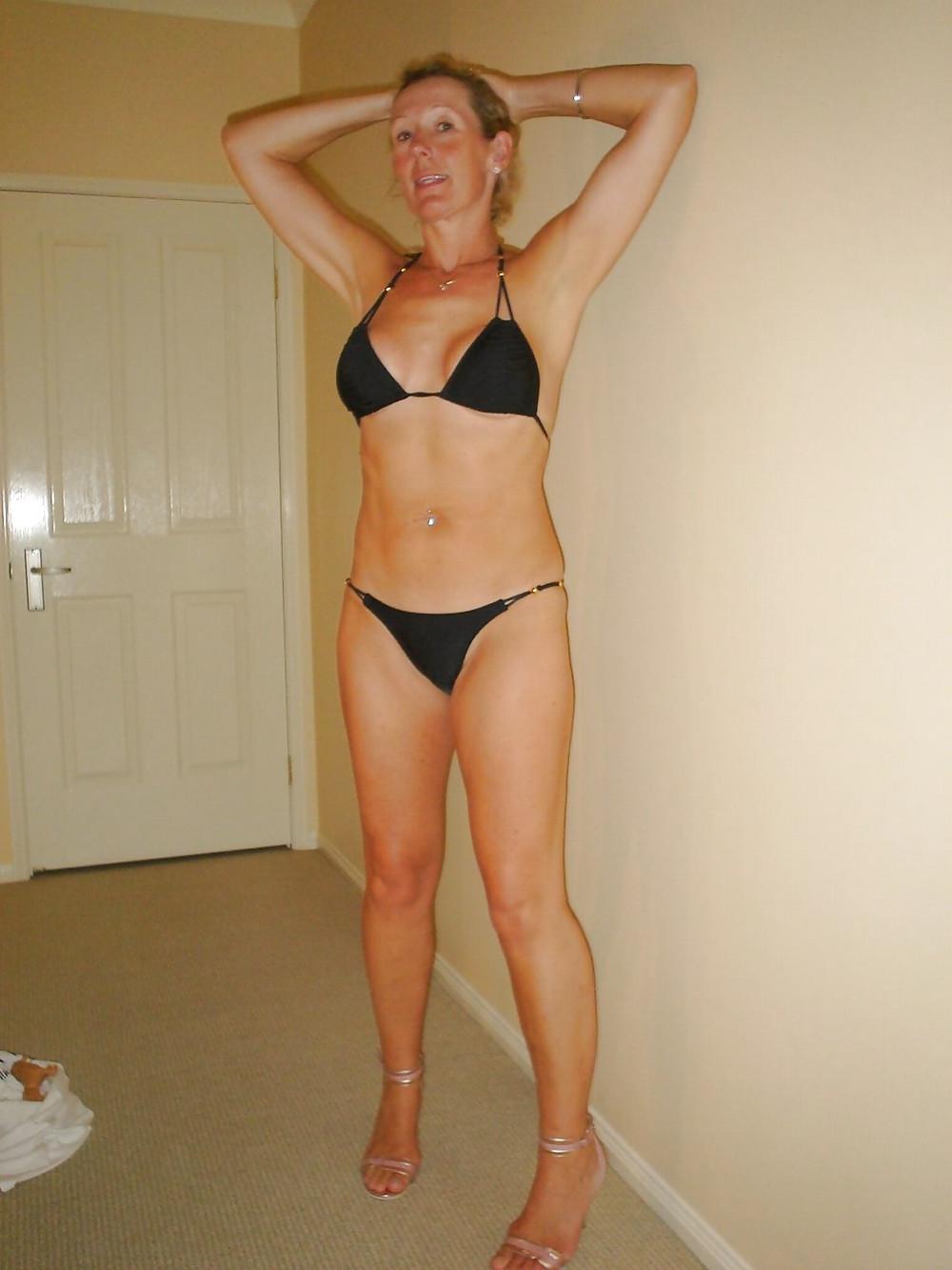 25P HORNY HOUSEWIFE MIRELLA