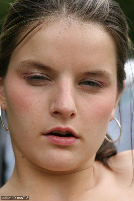 20P Pictures of Teen Carolina touching herself outside