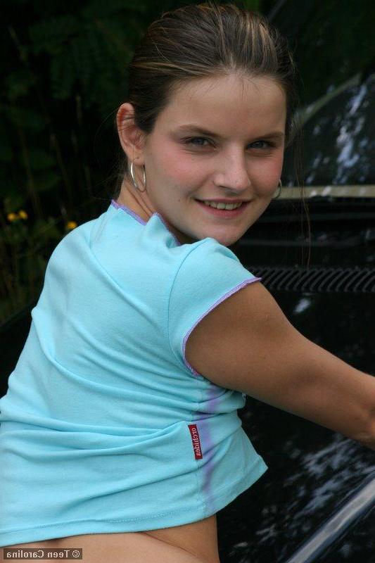 20P Pictures of Teen Carolina touching herself outside