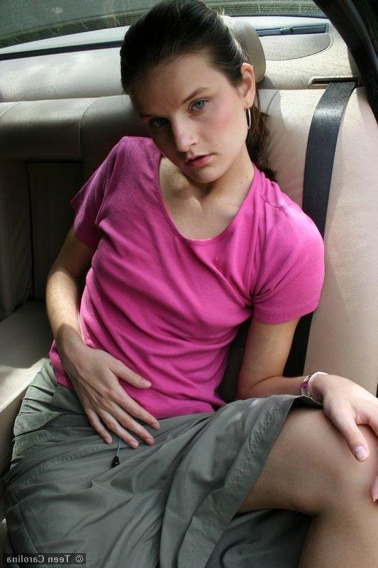 20P Pictures of teen slut Teen Carolina masturbating in her car