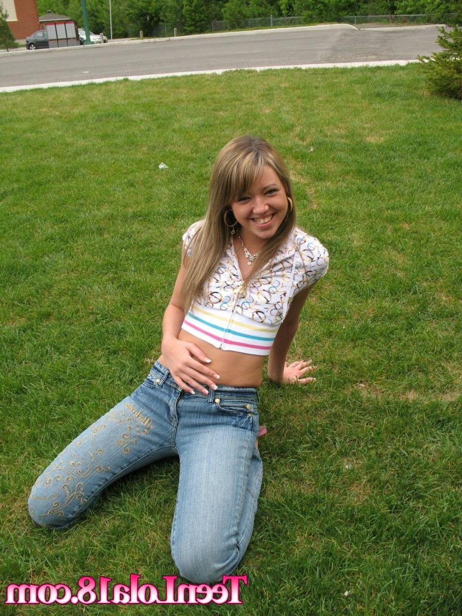 15P Pictures of Teen Lola 18 spreading out on a car