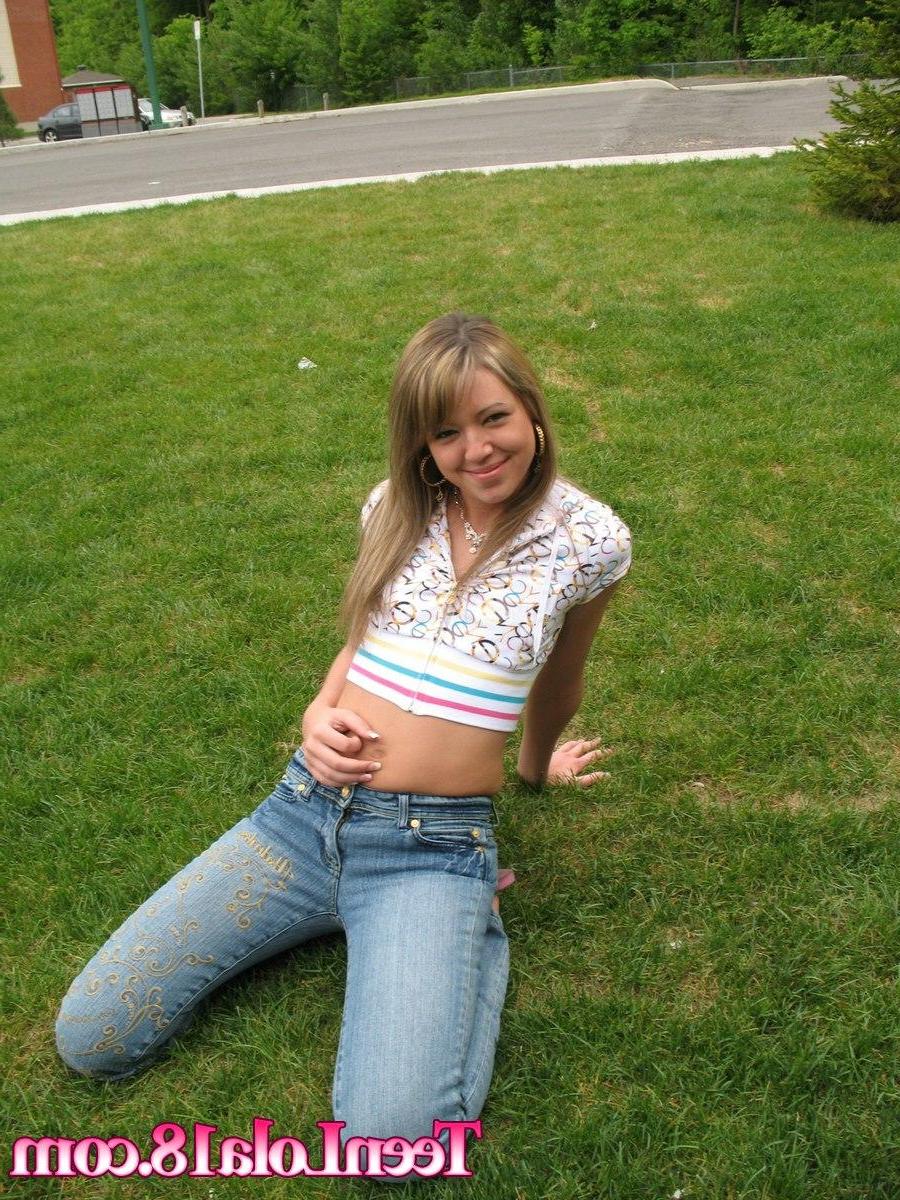 15P Pictures of Teen Lola 18 spreading out on a car