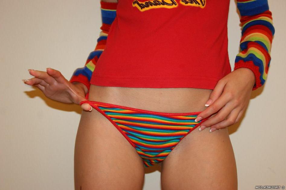 15P Pictures of teen hottie Tiny Gwen stripping down to her socks and shoes